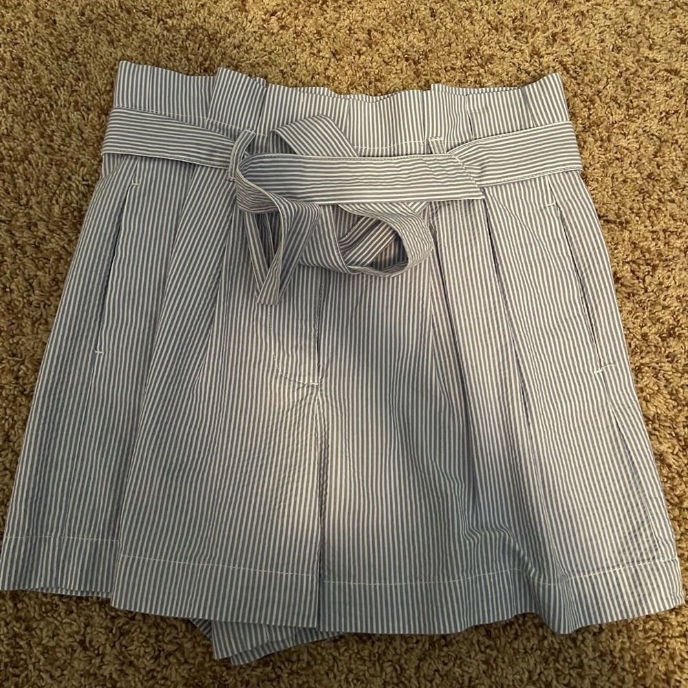 JCrew Blue and white striped seersucker shorts size 4